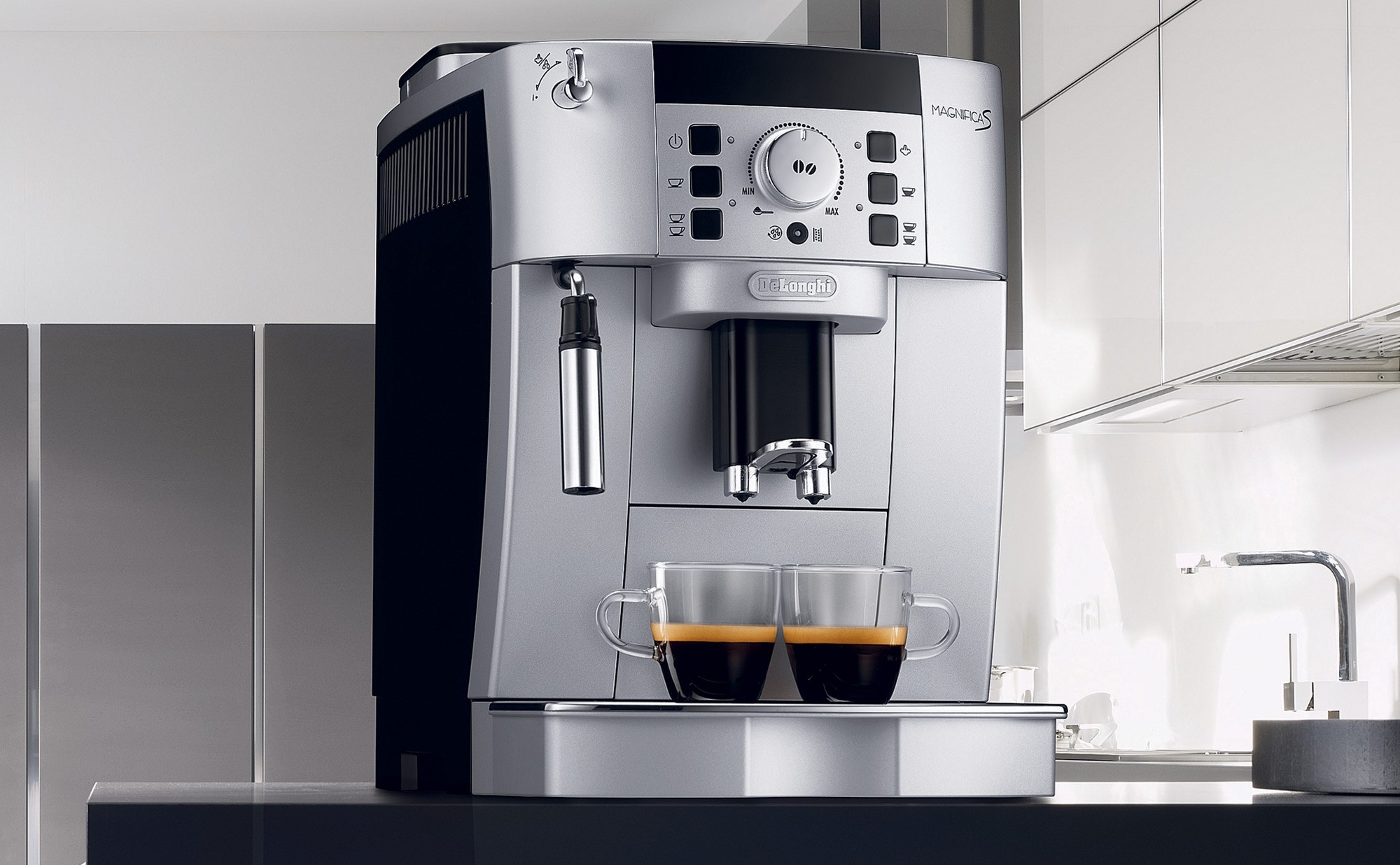 Machine à espresso full automatique intelligente Magnifica S